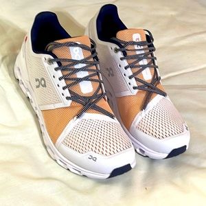On Cloud CloudStratus 2.0 worn once  SIZE 10  White/NavyBlue/Almond Color